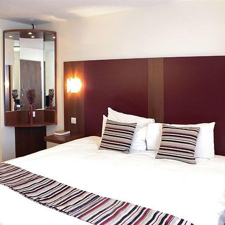 Mercure Swindon East Hotel And Spa ภายนอก รูปภาพ